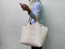 Load image into Gallery viewer, Chelsea Carry On