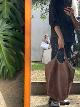 Load image into Gallery viewer, Chelsea Market Gusset