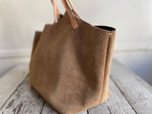 Load image into Gallery viewer, Chelsea Carry On