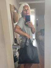 Load image into Gallery viewer, Chelsea