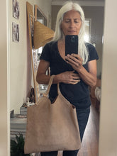 Load image into Gallery viewer, Chelsea