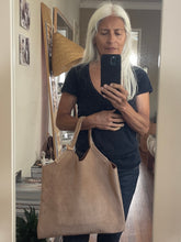 Load image into Gallery viewer, Chelsea