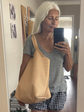 Load image into Gallery viewer, Chelsea Market Gusset