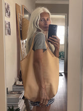 Load image into Gallery viewer, Chelsea Market Gusset