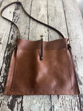 Load image into Gallery viewer, Nomadic (medium)