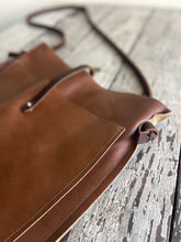 Load image into Gallery viewer, Nomadic (medium)