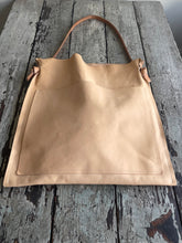 Load image into Gallery viewer, Saddlebag (veg tan leather)