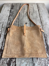 Load image into Gallery viewer, Nomadic (medium)