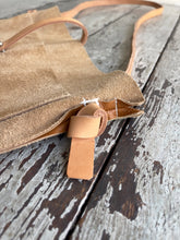 Load image into Gallery viewer, Nomadic (medium)