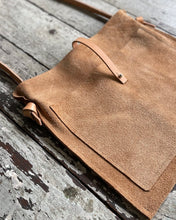 Load image into Gallery viewer, Nomadic (medium)