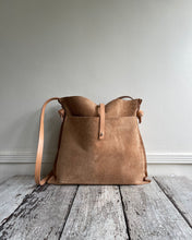 Load image into Gallery viewer, Nomadic (medium)