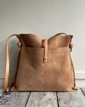 Load image into Gallery viewer, Nomadic (medium)