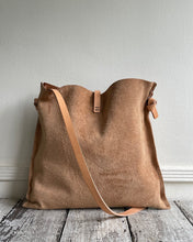 Load image into Gallery viewer, Nomadic (medium)