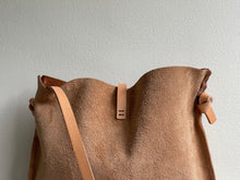 Load image into Gallery viewer, Nomadic (medium)