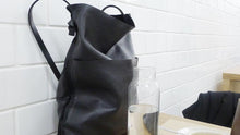 Load image into Gallery viewer, Saddlebag (veg tan leather)