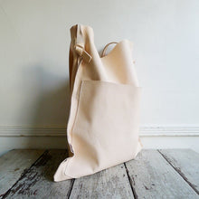 Load image into Gallery viewer, Saddlebag (veg tan leather)