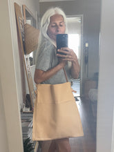 Load image into Gallery viewer, Saddlebag (veg tan leather)
