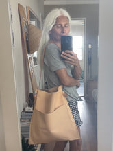 Load image into Gallery viewer, Saddlebag (veg tan leather)
