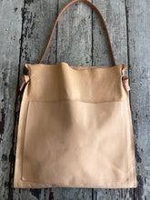 Load image into Gallery viewer, Saddlebag (veg tan leather)
