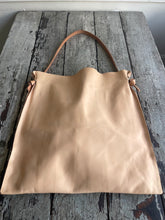 Load image into Gallery viewer, Saddlebag (veg tan leather)
