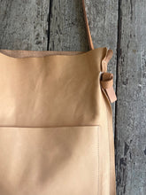 Load image into Gallery viewer, Saddlebag (veg tan leather)
